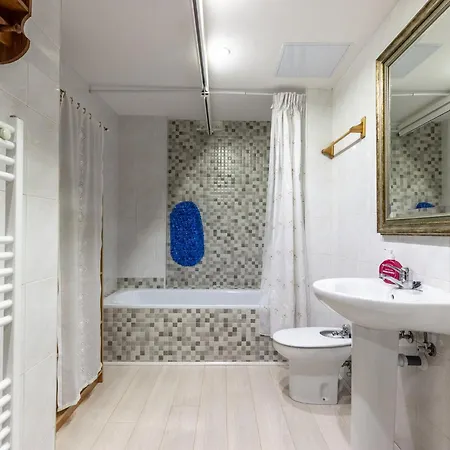 Lägenhet Ganburu By People